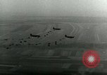 Standbild 17 Airborne Division Chalons Frankreich, 1945, aus Sekunde 18 historischem Filmmaterial Videoclip 65675022039