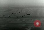 Standbild 17 Airborne Division Chalons Frankreich, 1945, aus Sekunde 20 historischem Filmmaterial Videoclip 65675022039