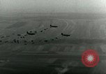 Standbild 17 Airborne Division Chalons Frankreich, 1945, aus Sekunde 21 historischem Filmmaterial Videoclip 65675022039
