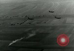 Standbild 17 Airborne Division Chalons Frankreich, 1945, aus Sekunde 30 historischem Filmmaterial Videoclip 65675022039