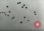 Standbild 17 Airborne Division Chalons Frankreich, 1945, aus Sekunde 10 historischem Filmmaterial Videoclip 65675022040