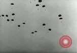 Standbild 17 Airborne Division Chalons Frankreich, 1945, aus Sekunde 12 historischem Filmmaterial Videoclip 65675022040