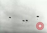Standbild 17 Airborne Division Chalons Frankreich, 1945, aus Sekunde 14 historischem Filmmaterial Videoclip 65675022040