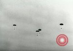 Standbild 17 Airborne Division Chalons Frankreich, 1945, aus Sekunde 15 historischem Filmmaterial Videoclip 65675022040