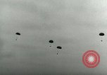 Standbild 17 Airborne Division Chalons Frankreich, 1945, aus Sekunde 18 historischem Filmmaterial Videoclip 65675022040