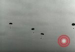 Standbild 17 Airborne Division Chalons Frankreich, 1945, aus Sekunde 19 historischem Filmmaterial Videoclip 65675022040