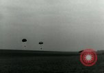 Standbild 17 Airborne Division Chalons Frankreich, 1945, aus Sekunde 24 historischem Filmmaterial Videoclip 65675022040