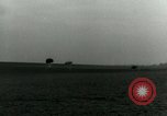 Standbild 17 Airborne Division Chalons Frankreich, 1945, aus Sekunde 25 historischem Filmmaterial Videoclip 65675022040