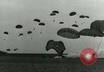 Standbild 17 Airborne Division Chalons Frankreich, 1945, aus Sekunde 31 historischem Filmmaterial Videoclip 65675022040