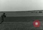 Standbild 17 Airborne Division Chalons Frankreich, 1945, aus Sekunde 55 historischem Filmmaterial Videoclip 65675022040