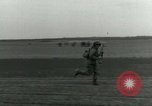 Standbild 17 Airborne Division Chalons Frankreich, 1945, aus Sekunde 56 historischem Filmmaterial Videoclip 65675022040