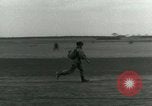 Standbild 17 Airborne Division Chalons Frankreich, 1945, aus Sekunde 57 historischem Filmmaterial Videoclip 65675022040