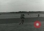 Standbild 17 Airborne Division Chalons Frankreich, 1945, aus Sekunde 58 historischem Filmmaterial Videoclip 65675022040