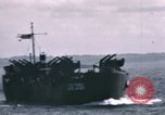Standbild britischen Offiziere Atlantik, 1944, aus Sekunde 39 historischem Filmmaterial Videoclip 65675022052