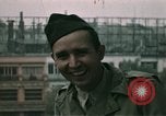 Standbild französische Städte post-Invasion Frankreich, 1944, aus Sekunde 51 historischem Filmmaterial Videoclip 65675022060