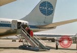 Standbild Pan American Airways Paris Frankreich, 1969, aus Sekunde 29 historischem Filmmaterial Videoclip 65675022083
