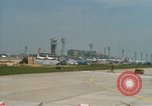 Standbild Pan American Airways Paris Frankreich, 1969, aus Sekunde 42 historischem Filmmaterial Videoclip 65675022083