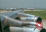 Standbild Pan American Airways Paris Frankreich, 1969, aus Sekunde 53 historischem Filmmaterial Videoclip 65675022083