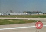 Standbild Pan American Airways Paris Frankreich, 1969, aus Sekunde 57 historischem Filmmaterial Videoclip 65675022083