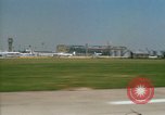 Standbild Pan American Airways Paris Frankreich, 1969, aus Sekunde 59 historischem Filmmaterial Videoclip 65675022083