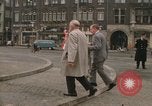 Standbild National Monument Amsterdam Niederlande, 1969, aus Sekunde 25 historischem Filmmaterial Videoclip 65675022087