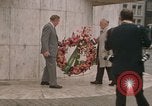 Standbild National Monument Amsterdam Niederlande, 1969, aus Sekunde 30 historischem Filmmaterial Videoclip 65675022087