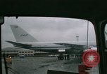 Immagine di Primi Boeing 747 e Concorde F-WTSS Parigi Francia, 1969, secondo 16 filmato di repertorio 65675022091