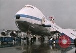 Immagine di Primi Boeing 747 e Concorde F-WTSS Parigi Francia, 1969, secondo 54 filmato di repertorio 65675022091