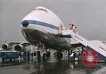 Immagine di Primi Boeing 747 e Concorde F-WTSS Parigi Francia, 1969, secondo 55 filmato di repertorio 65675022091