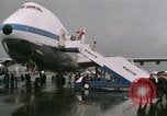 Immagine di Primi Boeing 747 e Concorde F-WTSS Parigi Francia, 1969, secondo 57 filmato di repertorio 65675022091