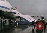Immagine di Primi Boeing 747 e Concorde F-WTSS Parigi Francia, 1969, secondo 58 filmato di repertorio 65675022091