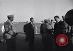 Immagine di Gen Ibrahim Abboud e Re Hussein I Il Cairo Egitto, 1955, secondo 7 filmato di repertorio 65675022135