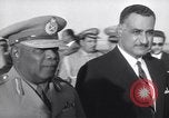 Immagine di Gen Ibrahim Abboud e Re Hussein I Il Cairo Egitto, 1955, secondo 16 filmato di repertorio 65675022135