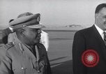 Immagine di Gen Ibrahim Abboud e Re Hussein I Il Cairo Egitto, 1955, secondo 18 filmato di repertorio 65675022135