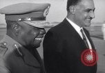 Immagine di Gen Ibrahim Abboud e Re Hussein I Il Cairo Egitto, 1955, secondo 19 filmato di repertorio 65675022135