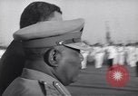 Immagine di Gen Ibrahim Abboud e Re Hussein I Il Cairo Egitto, 1955, secondo 20 filmato di repertorio 65675022135