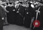Immagine di Gen Ibrahim Abboud e Re Hussein I Il Cairo Egitto, 1955, secondo 45 filmato di repertorio 65675022135