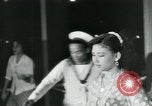 Standbild malaysischen Tanz und Kultur Malaysia Pahang, 1960, aus Sekunde 28 historischem Filmmaterial Videoclip 65675022143
