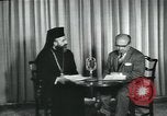 Standbild Erzbischof Makarios und John Harding Nikosia Zypern, 1955, aus Sekunde 13 historischem Filmmaterial Videoclip 65675022144