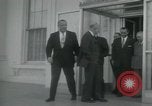 Standbild Präsident Dwight D Eisenhower und Senatoren Washington DC White House USA, 1954, aus Sekunde 15 historischem Filmmaterial Videoclip 65675022146