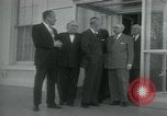 Standbild Präsident Dwight D Eisenhower und Senatoren Washington DC White House USA, 1954, aus Sekunde 18 historischem Filmmaterial Videoclip 65675022146