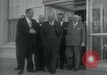 Standbild Präsident Dwight D Eisenhower und Senatoren Washington DC White House USA, 1954, aus Sekunde 21 historischem Filmmaterial Videoclip 65675022146