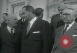 Standbild Präsident Dwight D Eisenhower und Senatoren Washington DC White House USA, 1954, aus Sekunde 29 historischem Filmmaterial Videoclip 65675022146