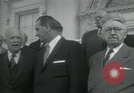 Standbild Präsident Dwight D Eisenhower und Senatoren Washington DC White House USA, 1954, aus Sekunde 31 historischem Filmmaterial Videoclip 65675022146
