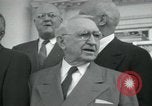 Standbild Präsident Dwight D Eisenhower und Senatoren Washington DC White House USA, 1954, aus Sekunde 32 historischem Filmmaterial Videoclip 65675022146