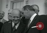 Standbild Präsident Dwight D Eisenhower und Senatoren Washington DC White House USA, 1954, aus Sekunde 37 historischem Filmmaterial Videoclip 65675022146