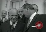 Standbild Präsident Dwight D Eisenhower und Senatoren Washington DC White House USA, 1954, aus Sekunde 38 historischem Filmmaterial Videoclip 65675022146