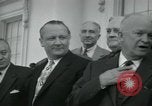 Standbild Präsident Dwight D Eisenhower und Senatoren Washington DC White House USA, 1954, aus Sekunde 41 historischem Filmmaterial Videoclip 65675022146