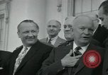 Standbild Präsident Dwight D Eisenhower und Senatoren Washington DC White House USA, 1954, aus Sekunde 42 historischem Filmmaterial Videoclip 65675022146