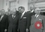 Standbild Präsident Dwight D Eisenhower und Senatoren Washington DC White House USA, 1954, aus Sekunde 43 historischem Filmmaterial Videoclip 65675022146
